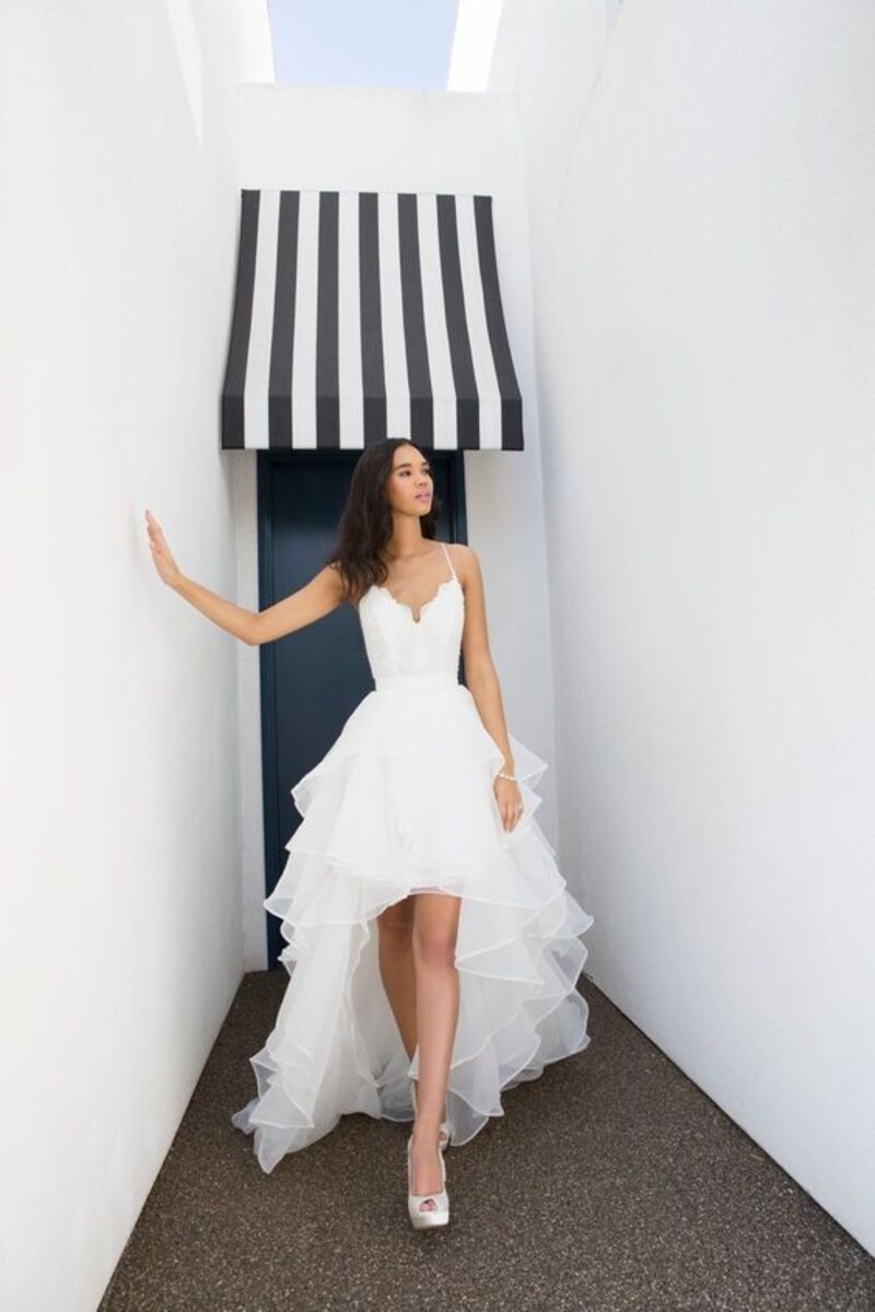 30+ mẫu váy cưới màu trắng đẹp cho cô dâu lộng lẫy nhất