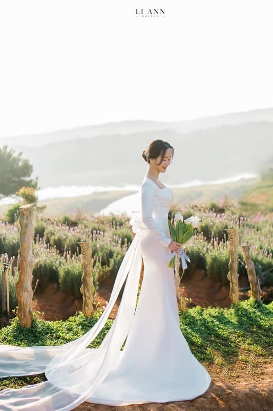 Váy cưới Đường Yên có đuôi dài 4 mét | Apj.vn